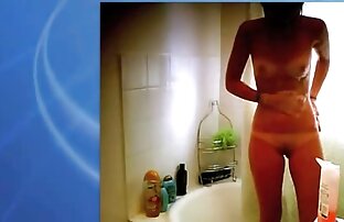 Curvy Blonde Gros recherche porno français Seins SP Gift dans la salle de bain